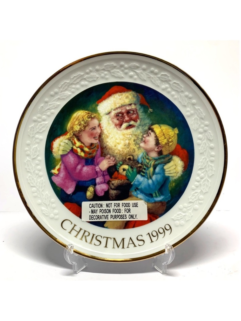 Vintage Avon 1999 Santa’s Tender Moment Christmas Plate Robert Sauber 22K Gold